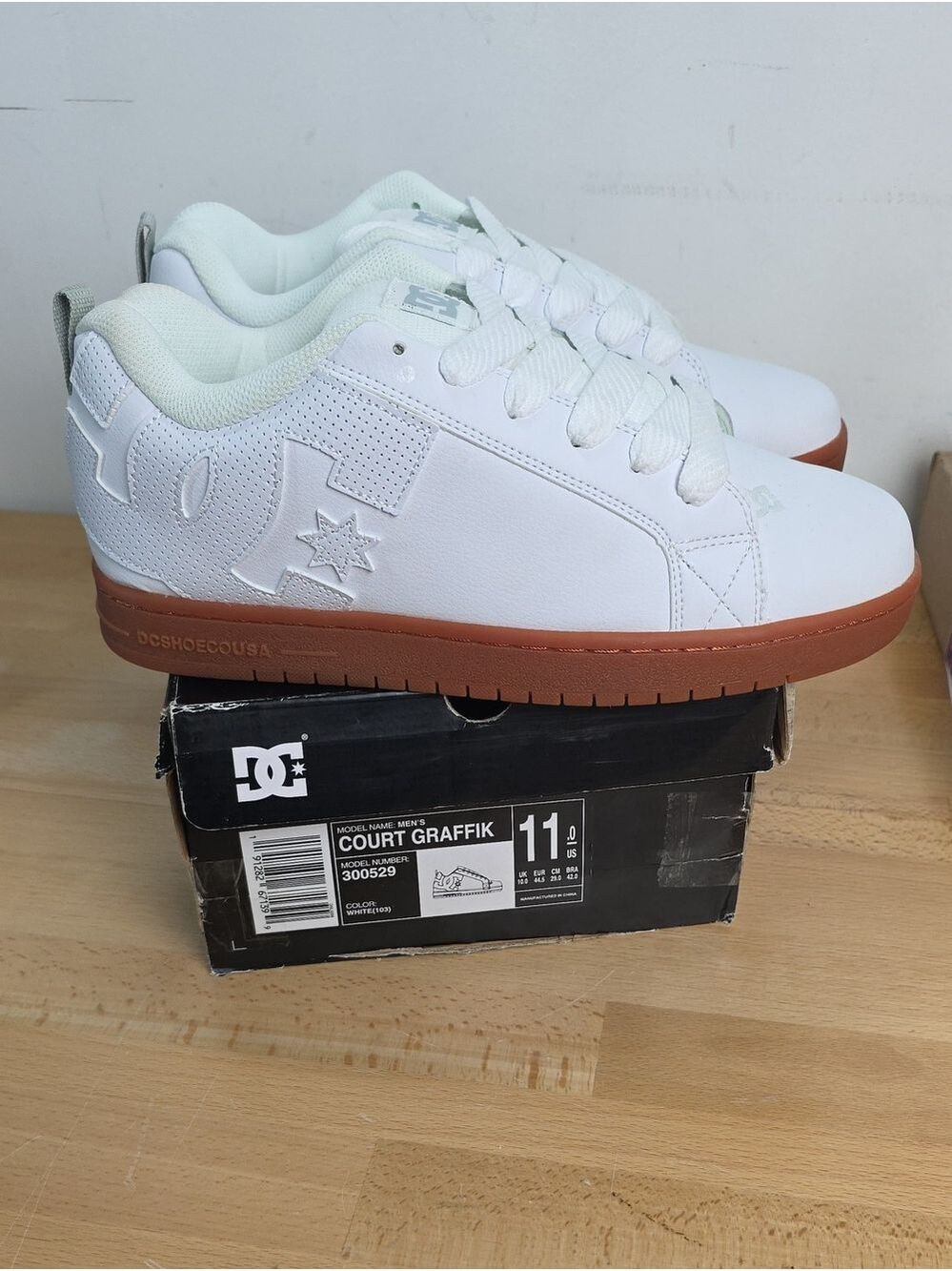 DC White Low-Top Sneakers with Gum Outsole Size 11 Men Court Graffik